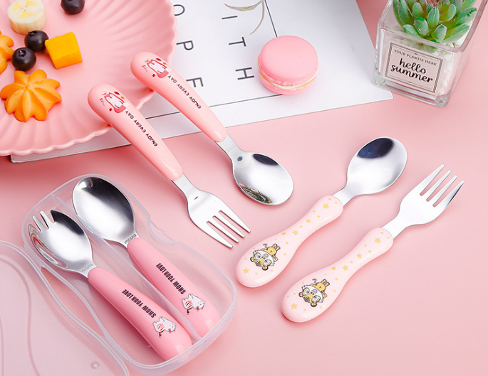 kindergarten tableware with boxes